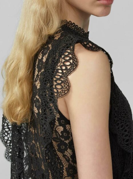 Black Vest (4) Black Vest (4)